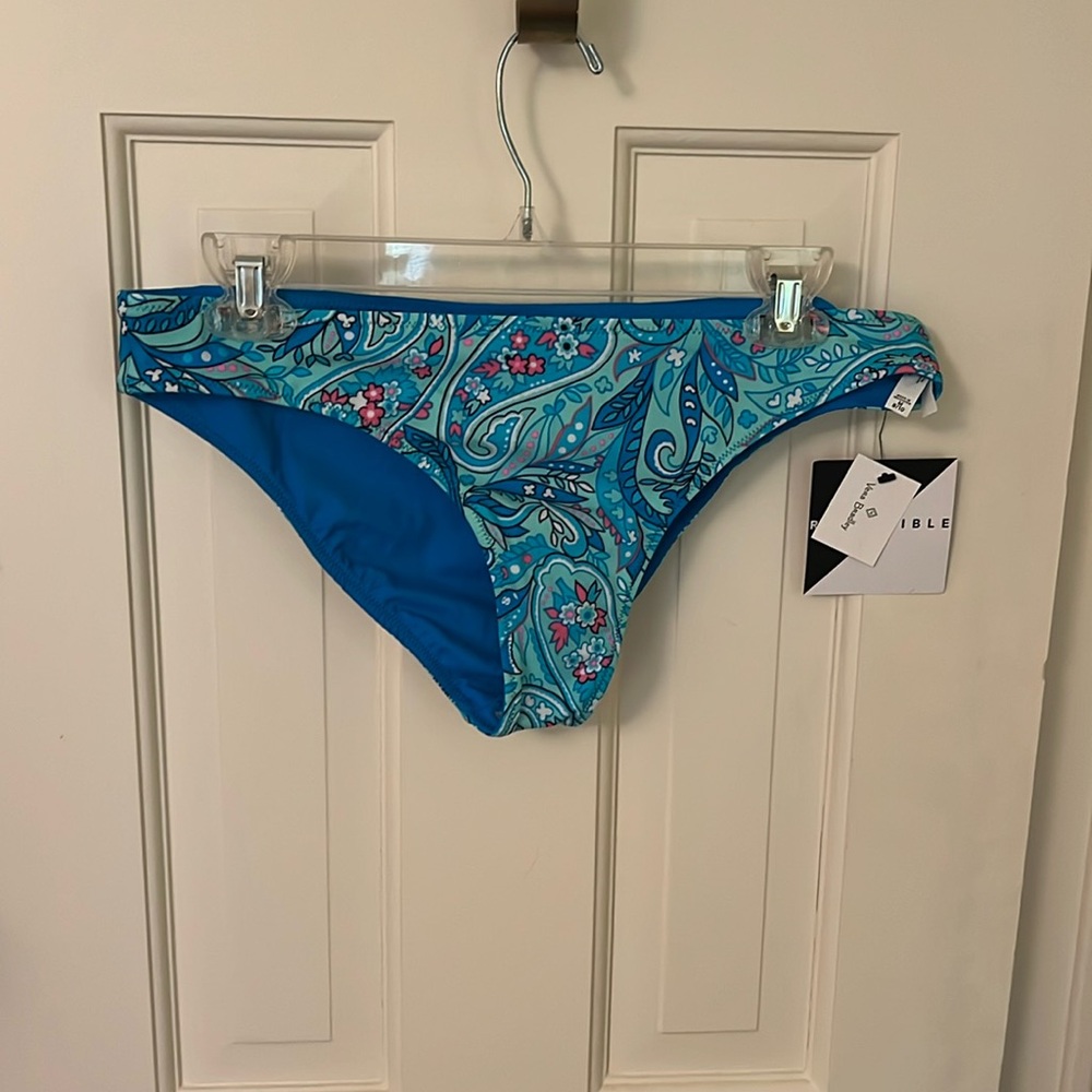 Vera Bradley swimsuit bottoms, size medium, new with tags